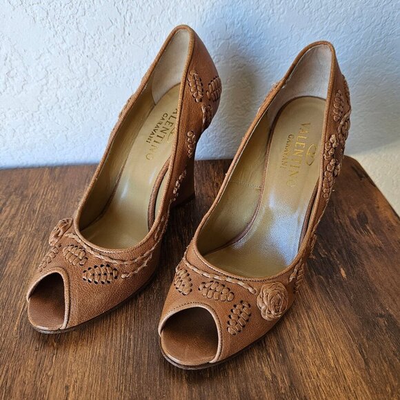 Valentino Garavani Tan Brown Leather Whipstitch Floral Peep Toe Wedge 37.5/7.5 - Picture 1 of 11